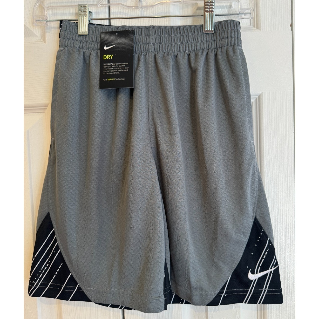 New Nike Dri-Fit Basketball Shorts Pockets Drawstring Gray Black Boys Sz Medium
